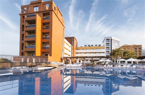 hoteles para solteros en espaa|Resorts y destinos románticos españoles para solteros